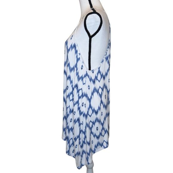 Torrid Super Soft White & Blue Ikat Print Tank Top - Size 1X - Picture 5 of 9